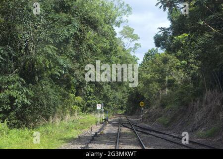 Eine Eisenbahnknotenpunkt mit Schaltpunkten und Schildern Stockfoto