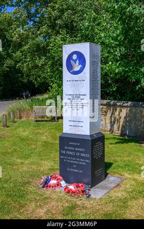 Tempsford, Bedfordshire, Großbritannien. Memorial to Special Operations Executive (SOE) mit Namen von Agenten, die aus dem nahe gelegenen RAF Tempsford abgereist sind Stockfoto