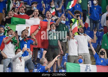 Roma, Italien. Juni 2021. Italienische Fans während der UEFA Euro 2020 Gruppenphase - Gruppe EIN Fußballspiel zwischen Italien und der Schweiz im stadio Olimpico in Rom (Italien), 16. Juni 2021. Foto Andrea Staccioli/Insidefoto Kredit: Insidefoto srl/Alamy Live News Stockfoto