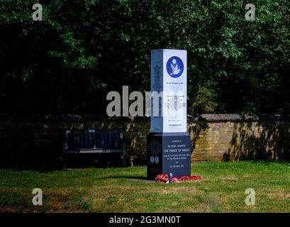 Tempsford, Bedfordshire, Großbritannien. Memorial to Special Operations Executive (SOE) mit Namen von Agenten, die aus dem nahe gelegenen RAF Tempsford abgereist sind Stockfoto