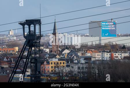 '11.03.2021, Gelsenkirchen, Nordrhein-Westfalen, Deutschland - Stadtansicht von Gelsenkirchen mit der Holland Colliery Entwicklung, im Hintergrund Thys Stockfoto