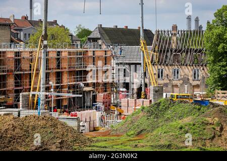 '19.05.2021, Gladbeck, Nordrhein-Westfalen, Deutschland - Neu gebaute und abgerissene Häuser im ehemaligen Kohlebergbau-Wohngebiet Schlaegel und Eisen Stockfoto