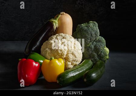 Gesunde Ernährung. Gemüse. Auf schwarzem Hintergrund. Stockfoto