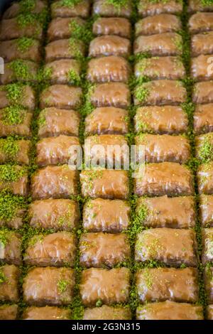 Traditionelle türkische Baklava-Wüste auf dem Markt Stockfoto