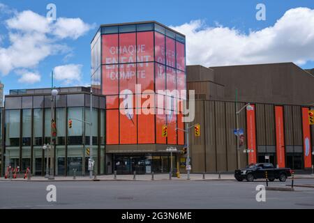 Das National Arts Centre (NAC) in Ottawa, mit einer Ausstellung zu Ehren der vermissten Kinder der Native Residential Schools of Canada Stockfoto