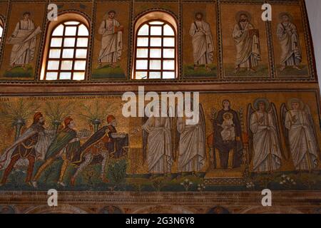 Ravenna. Basilika Sant'Apollinare Nuovo. Die linken seitlichen Wandmosaiken. Stockfoto