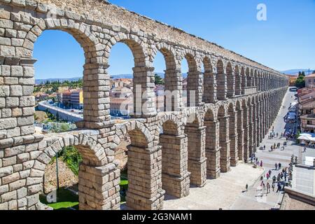 Antikes römisches Aquädukt in Segovia, Spanien. Wahrzeichen, Stadtbild Stockfoto