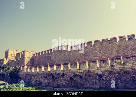 Stadtmauer von Konstantinopel in Istanbul, Türkei Stockfoto