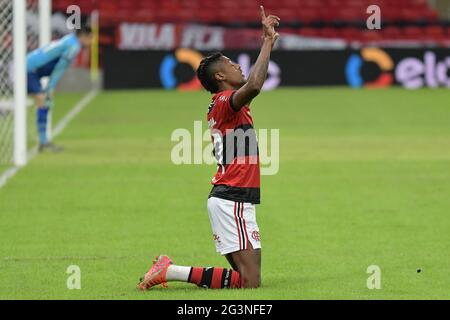 Maracana Stadium, Rio de Janeiro, Brasilien. Juni 2021. Copa do Brazil, Flamengo gegen Coritiba; Bruno Henrique von Flamengo feiert sein Tor in der 66. Minute für 2-0 Credit: Action Plus Sports/Alamy Live News Stockfoto