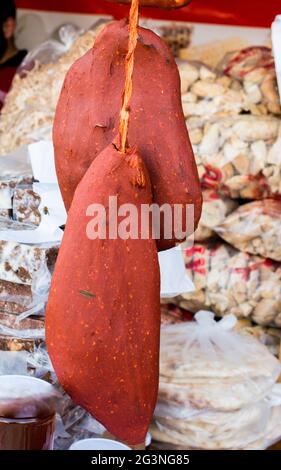 Stark gewürztes, luftgetrocknetes Rind Stockfoto