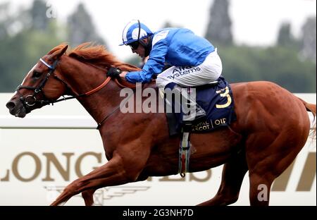 Mohaafeth unter dem Jockey Jim Crowley gewinnt die Hampton Court Stakes am dritten Tag von Royal Ascot auf der Ascot Racecourse. Bilddatum: Donnerstag, 17. Juni 2021. Stockfoto