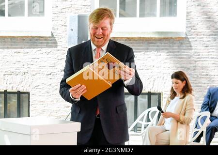 Amsterdam, Niederlande. Juni 2021. Amsterdam, am 17. Juni 2021, König Willem-Alexander von den Niederlanden im Amsterdam Museum in Amsterdam, am 17. Juni 2021, um die Ausstellung De Gouden Koets zu eröffnen, nach einer Restaurierung von mehr als fünf Jahren kann sie zum ersten Mal für die Öffentlichkeit gesehen werden Quelle: Albert Nieboer/Niederlande OUT/Point de Vue OUT/dpa/Alamy Live News Stockfoto