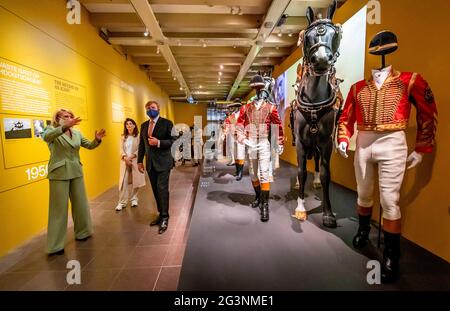 Amsterdam, Niederlande. Juni 2021. Amsterdam, am 17. Juni 2021, König Willem-Alexander von den Niederlanden im Amsterdam Museum in Amsterdam, am 17. Juni 2021, um die Ausstellung De Gouden Koets zu eröffnen, nach einer Restaurierung von mehr als fünf Jahren kann sie zum ersten Mal für die Öffentlichkeit gesehen werden Quelle: Albert Nieboer/Niederlande OUT/Point de Vue OUT/dpa/Alamy Live News Stockfoto