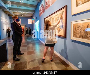 Amsterdam, Niederlande. Juni 2021. Amsterdam, am 17. Juni 2021, König Willem-Alexander von den Niederlanden im Amsterdam Museum in Amsterdam, am 17. Juni 2021, um die Ausstellung De Gouden Koets zu eröffnen, nach einer Restaurierung von mehr als fünf Jahren kann sie zum ersten Mal für die Öffentlichkeit gesehen werden Quelle: Albert Nieboer/Niederlande OUT/Point de Vue OUT/dpa/Alamy Live News Stockfoto