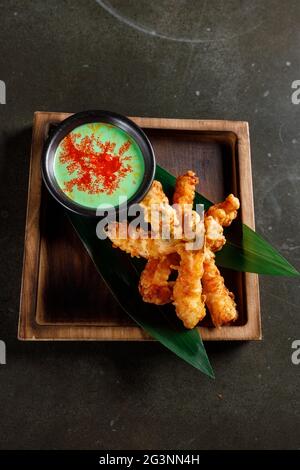 Tempura-Tiger-Garnelen mit Wasabi-Mayonnaise Stockfoto