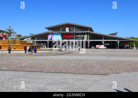 PARIS (75). PARC DE LA VILLETTE, ZENTRUM FÜR KULTUR UND FREIZEIT, STADT DER WISSENSCHAFT UND DER INDUSTRIE, GRAND HALL Stockfoto