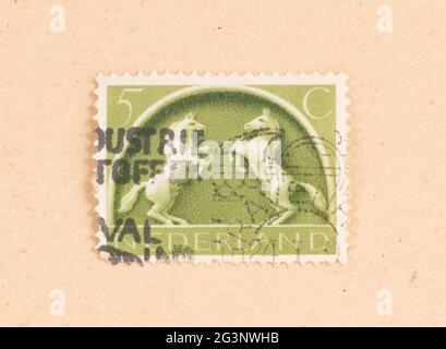 Die Niederlande 1950: einen Stempel in den Niederlanden gedruckten zeigt zwei Pferde, ca. 1950 Stockfoto