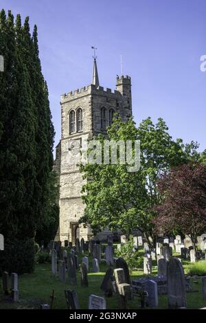 BEDFORD, VEREINIGTES KÖNIGREICH - 14. Jun 2021: Die Abbey Church of St Mary and St Helena im Dorf Elstow, Bedfrodshire. Dies ist der Geburtsort von Jo Stockfoto