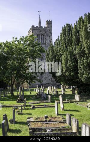 BEDFORD, VEREINIGTES KÖNIGREICH - 14. Jun 2021: Die Abbey Church of St Mary and St Helena im Dorf Elstow, Bedfrodshire. Dies ist der Geburtsort von Jo Stockfoto
