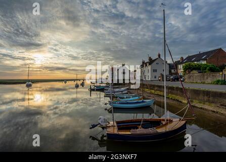 Sanftes Morgenlicht am Wells-next-the-Sea Hafen Stockfoto