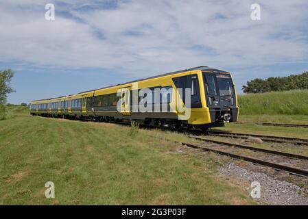 Der neue Metrozug Merseyrail der Klasse 777 Stadler EMU mit Batterieaggregat wird auf der Rail Live, der Fachmesse für Bahnindustrie, am 16. Juni 2021, vorgestellt Stockfoto
