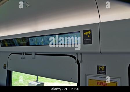 CCTV-Anzeigegerät auf dem neuen Métro-Zug der Merseyrail-Klasse 777 Stadler EMU mit Batterieaggregat wird auf der Rail Live am 16. Juni 2021 vorgestellt Stockfoto