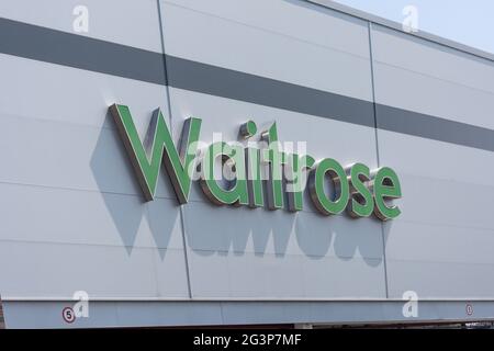 Waitrose Supermarkt Schild, Bridge Street, Uttoxeter, Staffordshire, England, Vereinigtes Königreich Stockfoto