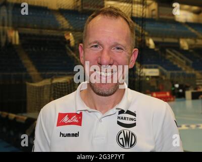 Cheftrainer Frank Carstens GWD Minden DHB HBL Liqui Moly Handball Bundesliga Saison 2019-20 Stockfoto