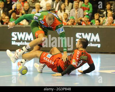 Zeljko Musa SC Magdeburg Fabian Wiede FÃ¼chse Berlin DHB HBL Liqui Moly Handball Bundesliga 2019-20 Stockfoto