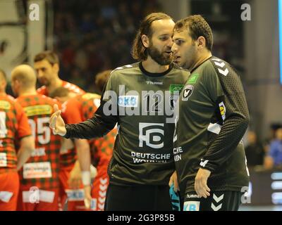 Silvio Heinevetter und Dejan Milosavljev FÃ¼chse Berlin DHB HBL Liqui Moly Handball Bundesliga 19-20 Stockfoto