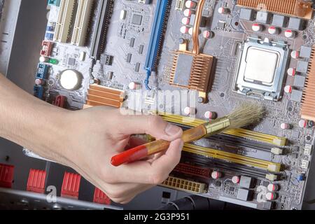 Computer Reparatur Reinigung von Komponenten, von Staub Stockfoto