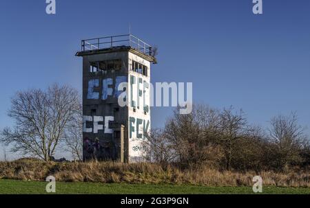 Relikt der Vergangenheit - ehemaliger Grenzturm der DDR Stockfoto