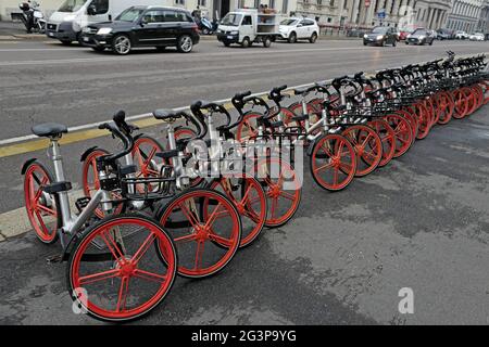 Mobile mieten Sie eine Bikestation in Mailand. Stockfoto