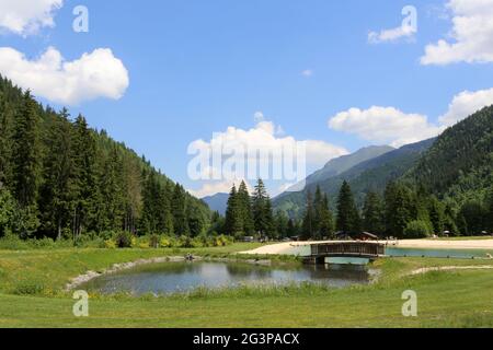 Lac de pêche et lac de baignade du Pontet. Les Contamines-Montjoie. Haute-Savoie. Auvergne-Rhône-Alpes. Frankreich. Stockfoto