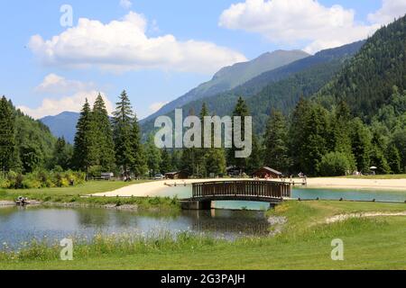 Lac de pêche et lac de baignade du Pontet. Les Contamines-Montjoie. Haute-Savoie. Auvergne-Rhône-Alpes. Frankreich. Stockfoto