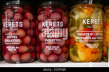 Konserviertes Gemüse in Jars in einem Deli Stockfoto
