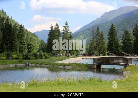 Lac de pêche et lac de baignade du Pontet. Les Contamines-Montjoie. Haute-Savoie. Auvergne-Rhône-Alpes. Frankreich. Stockfoto