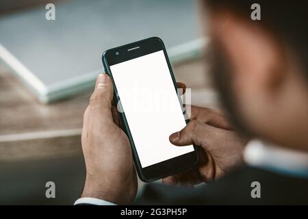 Mans, Hand, halten, Smartphone, weiß, leer, Bildschirm Stockfoto