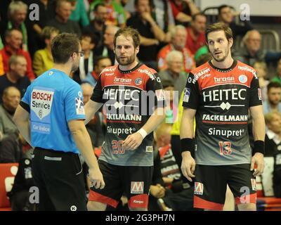 Nico BÃ¼del und Michael HaaÃŸ HC Erlangen DHB HBL LIQUI MOLY Handball Bundesliga Saison 2019-20 Stockfoto