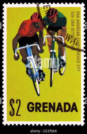 MOSKAU, RUSSLAND - 29. MÄRZ 2020: Briefmarke gedruckt in Grenada zeigt Radfahren, 7. Panamerikanische Spiele-Serie, um 1975 Stockfoto