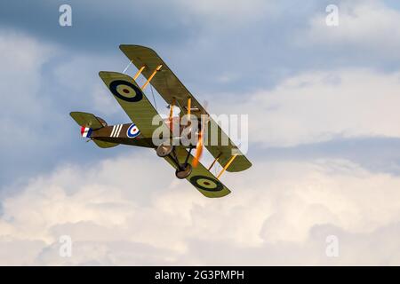 1918 Sopwith Camel bei der Airshow des Shuttleworth Flying Festival of Britain am 6. Juni 2021 in der Luft Stockfoto