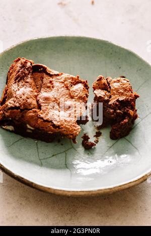 Schokoladenbrownie-Kuchen oder Dessert aus nächster Nähe Stockfoto