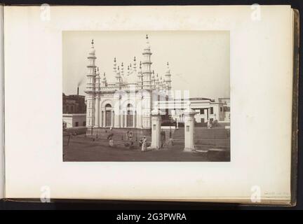 Außenansicht der Tipu Sultan Shahi Moschee in Kalkutta. Teil des Reisealbums mit Aufnahmen von Sehenswürdigkeiten in Indien, Deutschland, der Schweiz und Frankreich. Stockfoto