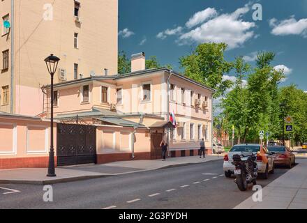 Ansicht der Vertretung der Region Omsk bei der Regierung der Russischen Föderation: Moskau, Russland - 26. Mai 2021 Stockfoto