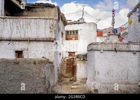 Die indische Stadt Thiksey, die im tibetischen Stil gebaut ist Stockfoto