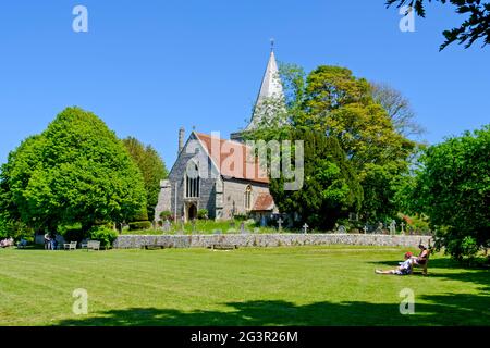 Alfriston Village Green und St Andrews Church, East Sussex, Großbritannien Stockfoto