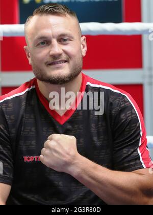 Adam Deines von SES Boxing Stockfoto