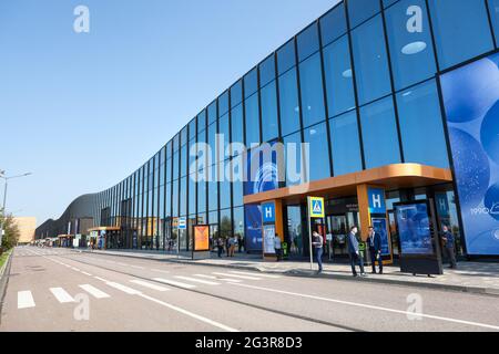 St. Petersburg, Russland-circa Sep, 2020: Das Territorium des Kongress- und Ausstellungskomplexes Expoforum. Es handelt sich um das neu errichtete Großunternehmen Cen Stockfoto