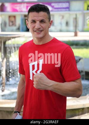 Leichtgewicht-Boxer Robin Krasniqi vom SES Boxen vor der SES Boxing Gala 22.8.2020 Magdeburg Stockfoto