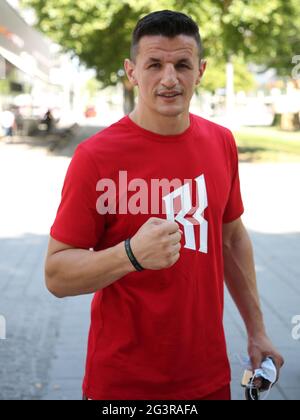 Leichtgewicht-Boxer Robin Krasniqi vom SES Boxen vor der SES Boxing Gala 22.8.2020 Magdeburg Stockfoto